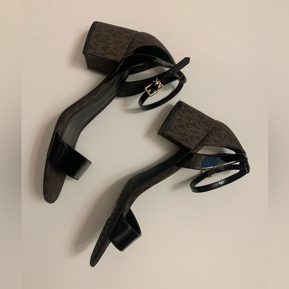 Michael Kors Shoes - Michael Kors 🤎